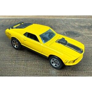 Hot Wheels Yellow Ford Mustang Mach I 1/64 Diecast